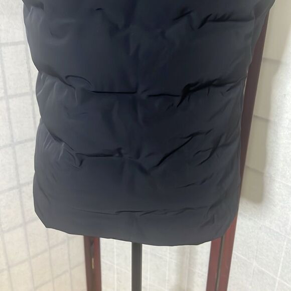 DESCENTE STELLA PERFORMANCE BLACK HOODED LUXURY VEST SIZE 12 - Picture 3 of 14